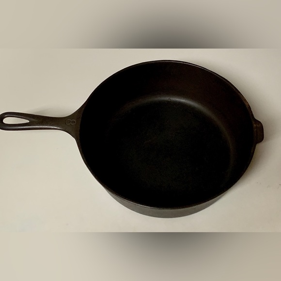 Mid Century Vintage Wagner Ware #8 10” Cast Iron Skillet - Picture 13 of 16